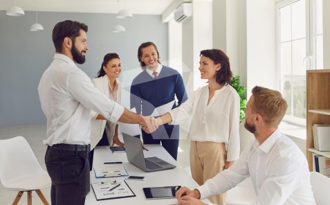 Aplicar nuevo reglamento extranjería contratación talento internacional PYMES