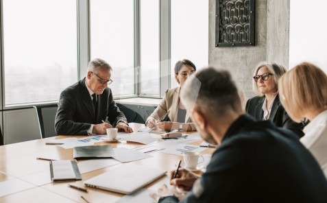 estar al corriente de pago en fusiones y escisiones empresariales